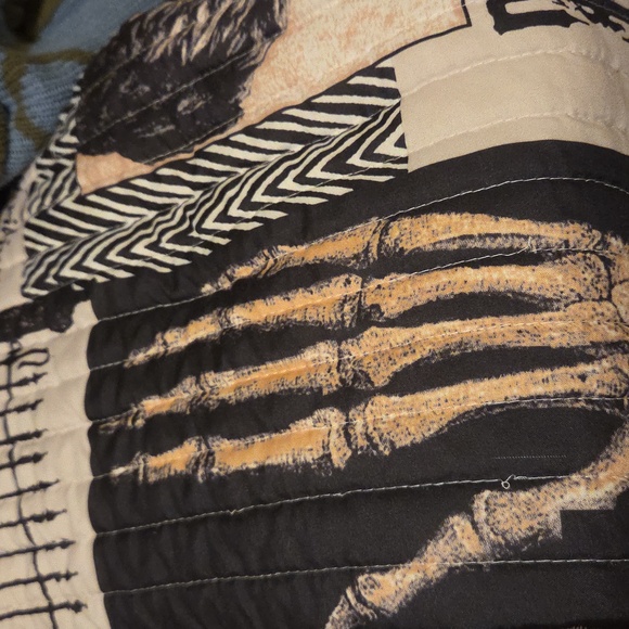 Small Raven Pillow And Two Halloween Blankets - Picture 4 of 5